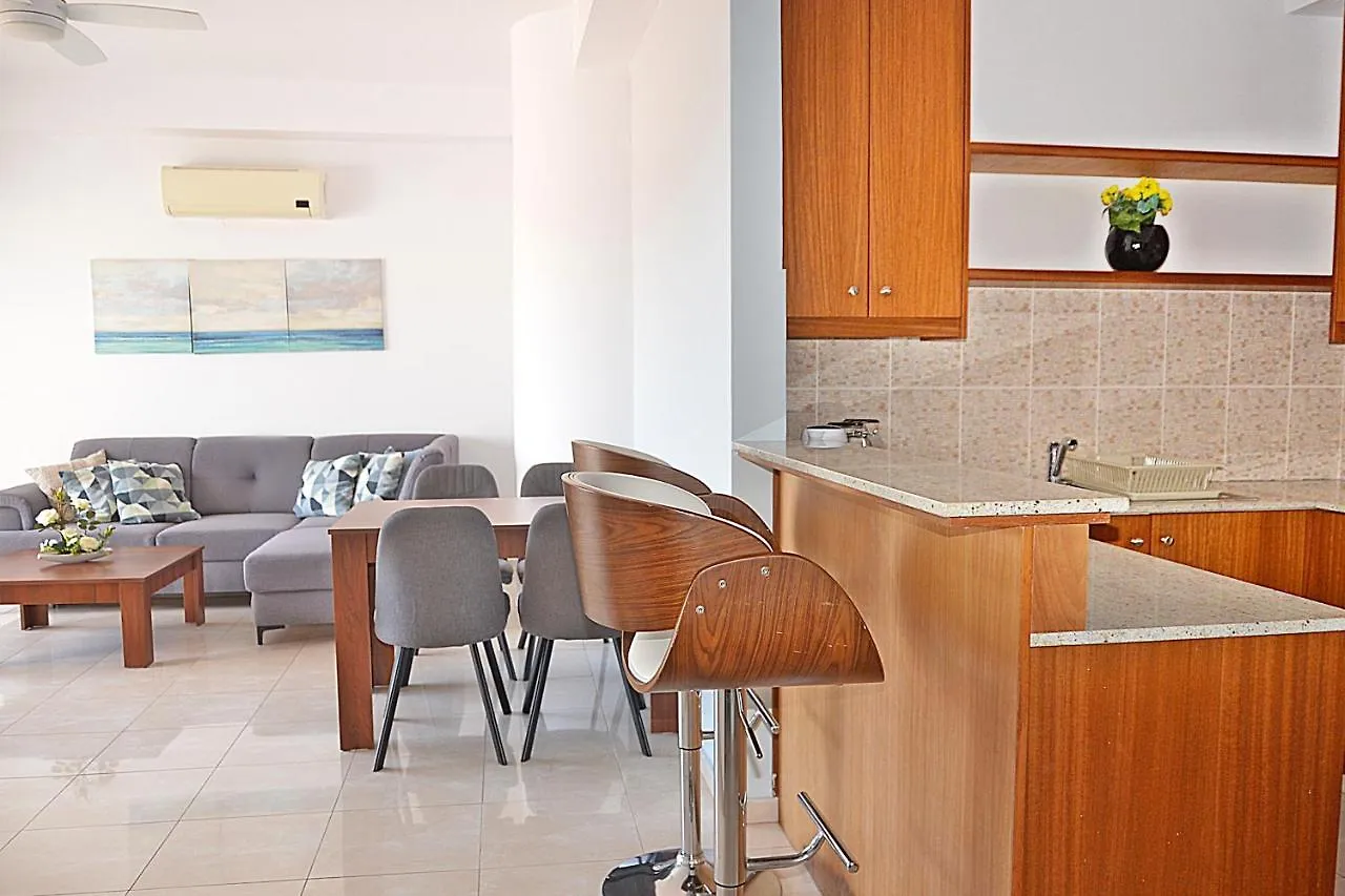 לרנקה Nicolaides Sea View Apartments 0*,  קפריסין