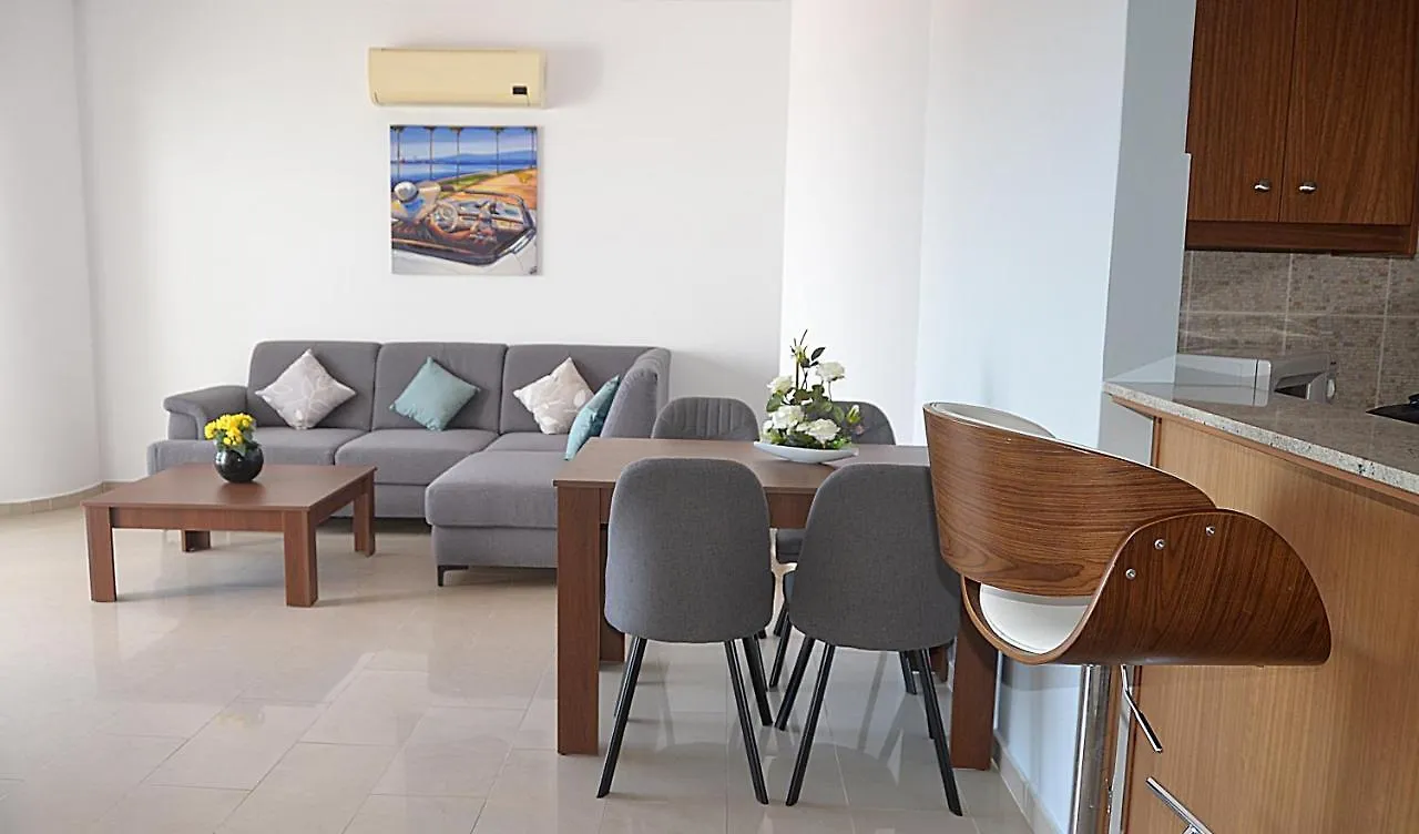 לרנקה Nicolaides Sea View Apartments קפריסין